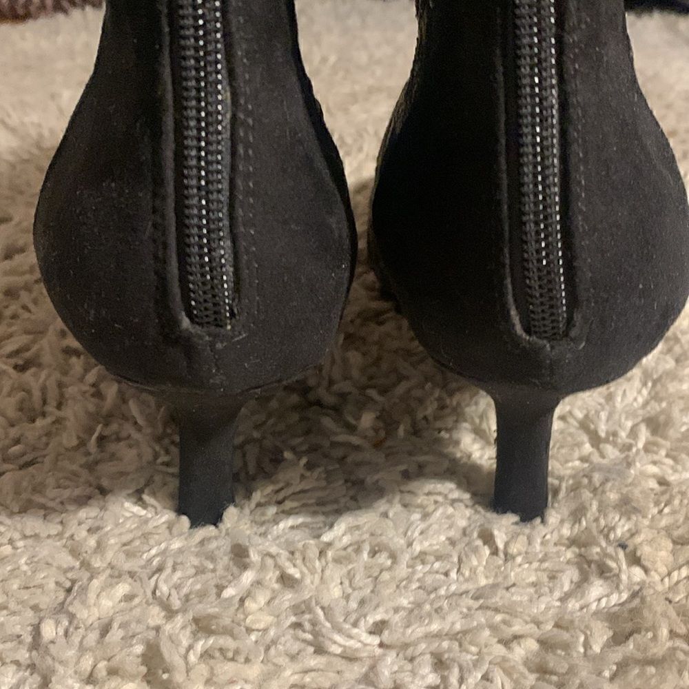Joan Boyce EUC black/gold sequin suede like ankle boots Size 9.5 - Picture 5 of 7